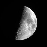 By Daniel Hershman from Federal Way, US - march moon, CC BY 2.0, https://commons.wikimedia.org/w/index.php?curid=2096667